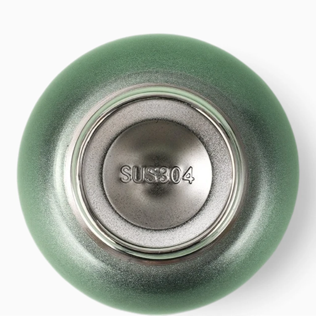 Bouteille isotherme compacte en inox brossé, idéale voyage et bureau