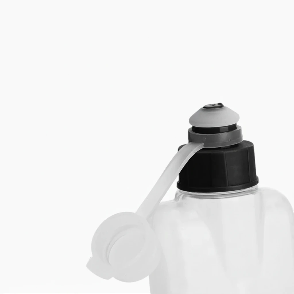 Bouteille ergonomique galbée de la ceinture running gourde facilitant la prise en main en mouvement