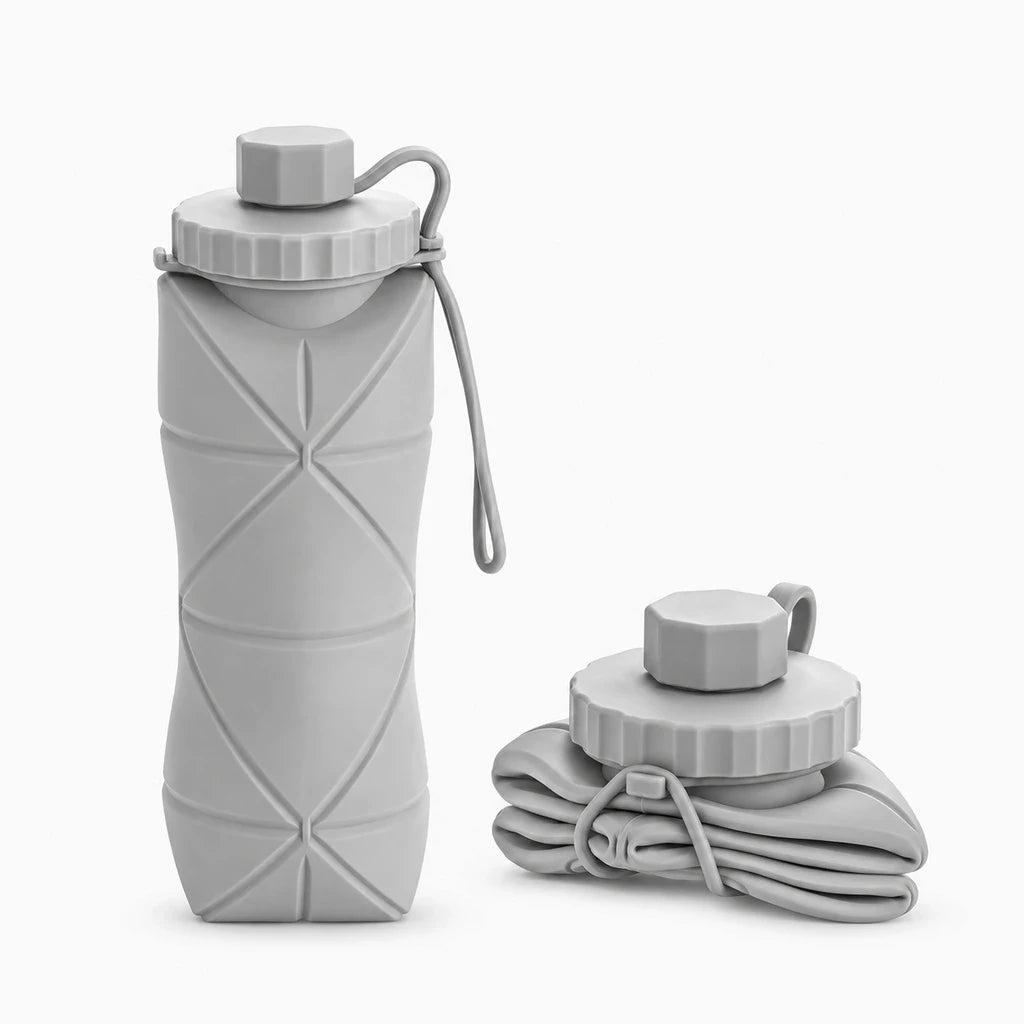 Gourde compote silicone grise pliée, design ergonomique pour sac à dos