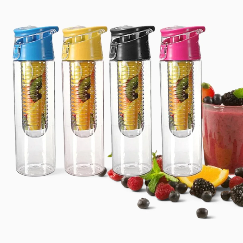 Bouteille portable 700 ml remplie d'eau citronnée avec fruits à l'intérieur