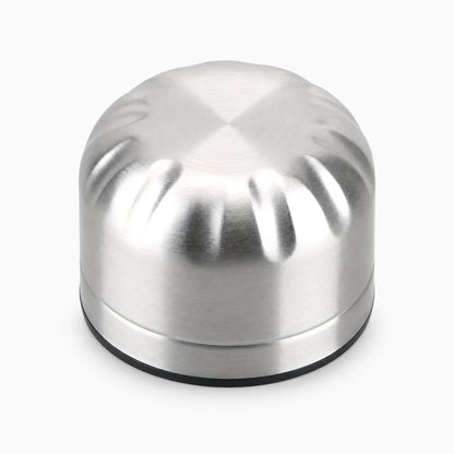 Bouteille inox compacte glissée dans un sac à dos, format pratique pour sorties