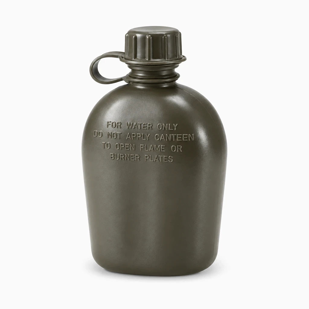 Gourde militaire fermée, trois coloris disponibles (camouflage, noir, vert), contenance 1 litre pour l'extérieur