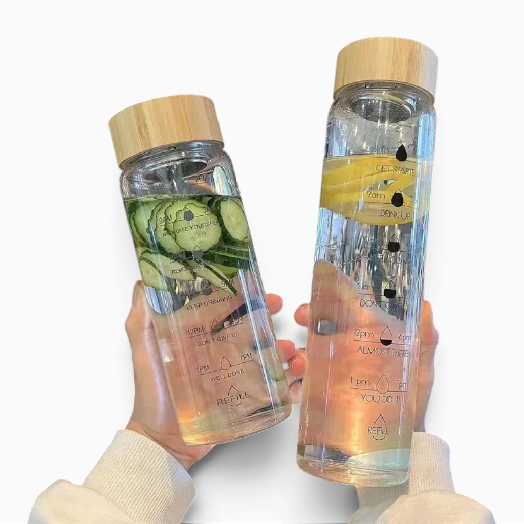 Gourde à graduation horaire avec verre transparent révélant le niveau d'hydratation restant dans la journée