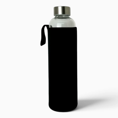 Gourde transparente 550 ml avec bouchon, affichant le niveau de remplissage du liquide
