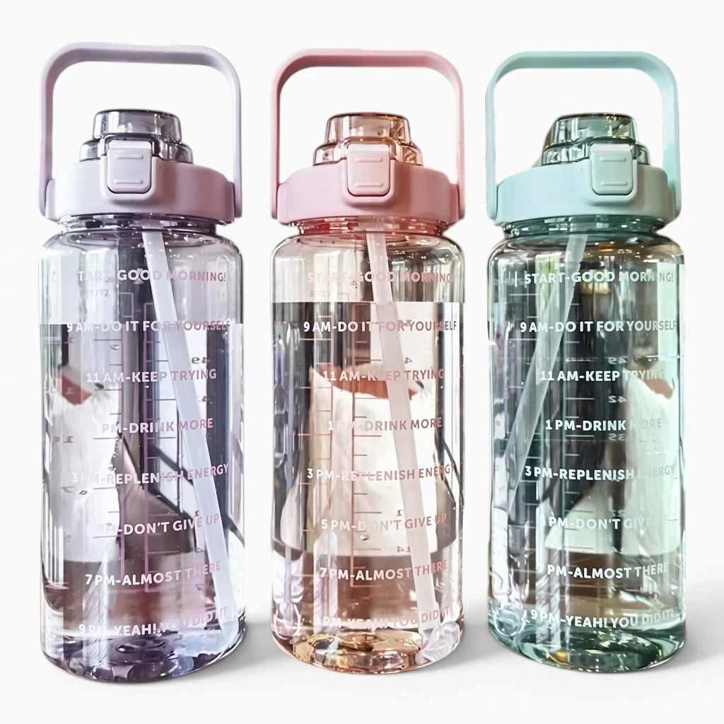Grande gourde avec paille pour hydratation prolongée, quatre coloris disponibles, format portable