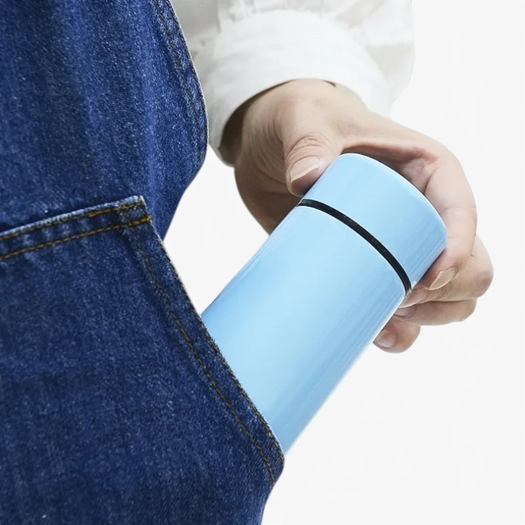Petite gourde isotherme portative avec double isolation, usage ponctuel en extérieur