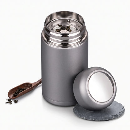 Gourde compacte 350 ml à bouchon étanche, design épuré en finition mate et brillante