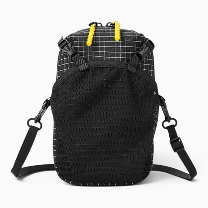 Gourde sac à dos porté en bandoulière pour accès rapide lors de randonnée ou camping