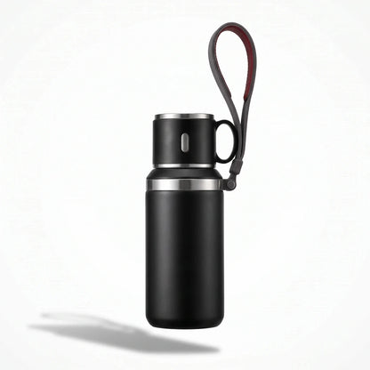 Thermos professionnel café posé sur un bureau, capacité 600 ml