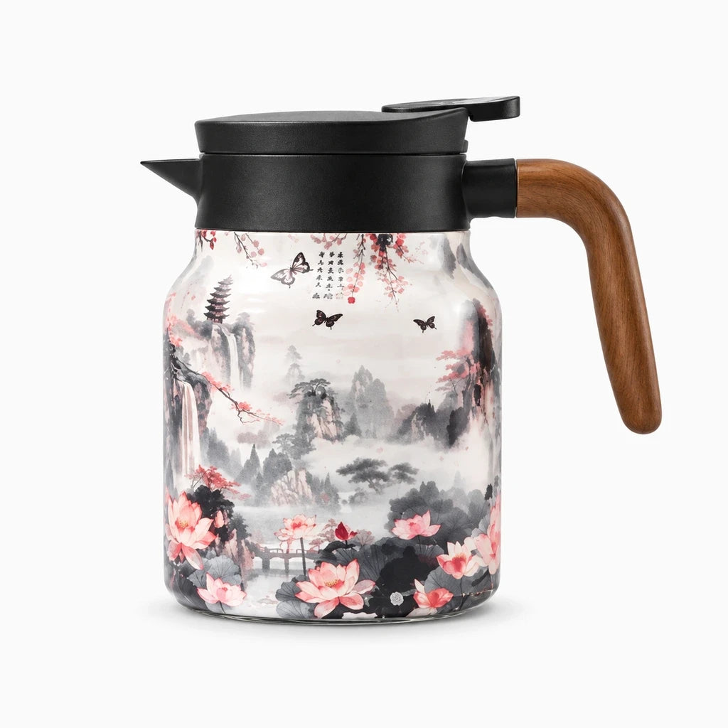 Détail du filtre anti-goutte et du bec verseur précis de la théière thermos